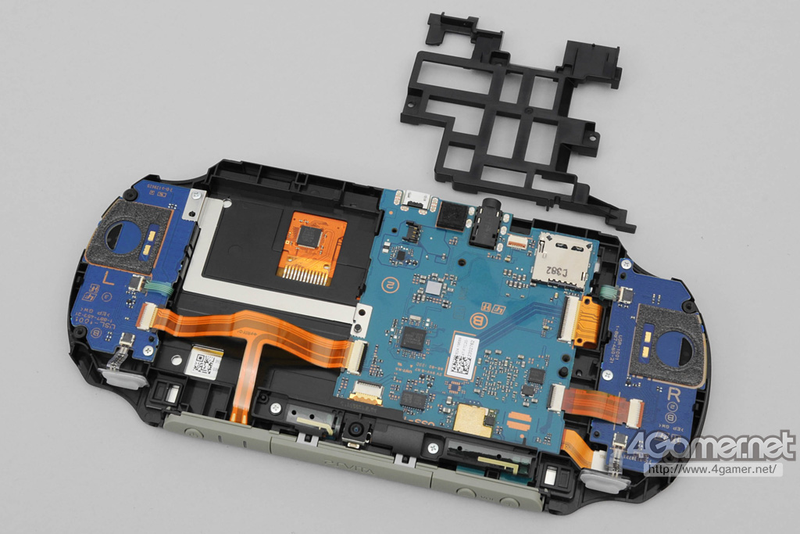 Illustration for article titled The New PS Vita Torn Apart